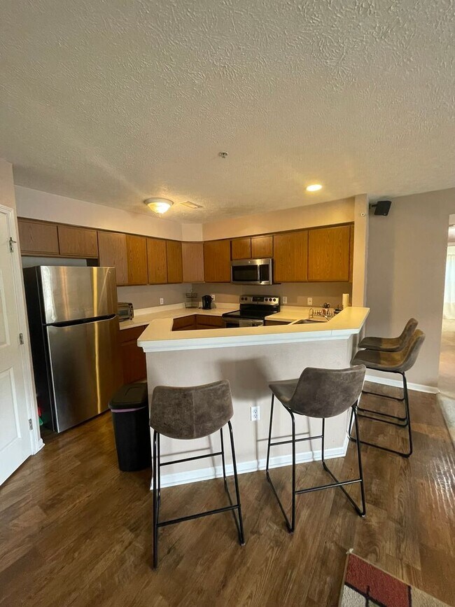 Building Photo - Two Bedroom Condo with an Office – Funished or Unfurnished Available!