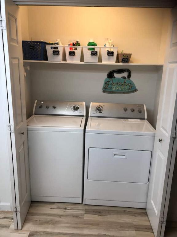 Building Photo - 525 Primrose Dr