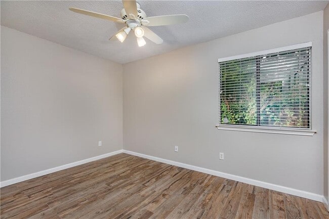 Building Photo - 2322 Klattenhoff Dr