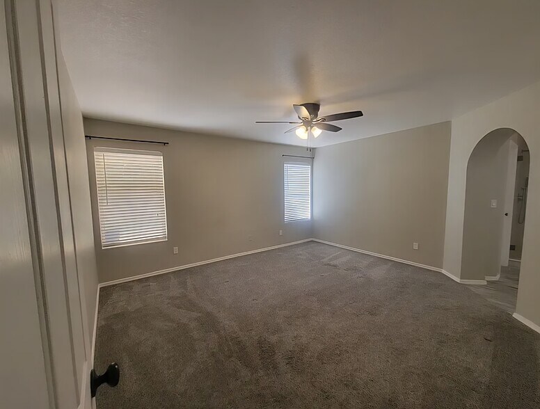 Building Photo - 5838 E Inglewood St