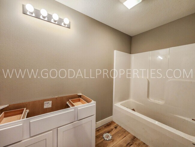 Building Photo - 6-Bedroom, 4-Bath Home in Waukee with Finished Basement & 3-Car Garage