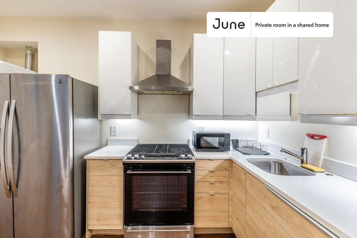 Building Photo - Room in Shared 3 bed/1 bath home