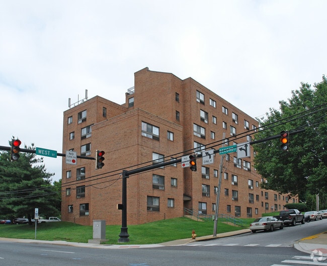 Primary Photo - Quaker Hill Place