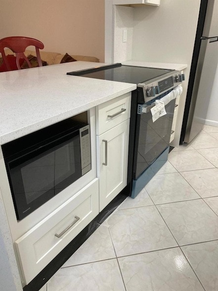 Building Photo - 2070 Yarmouth E