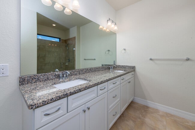Building Photo - 739 SE Villandry Way