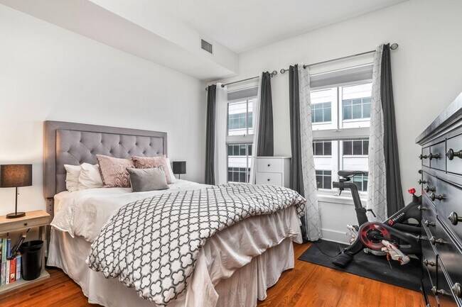 Building Photo - 61 Grand St