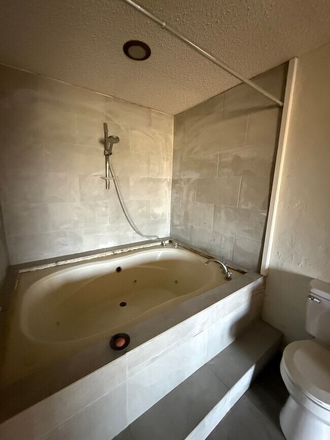 Building Photo - 1419 Yeomans Rd