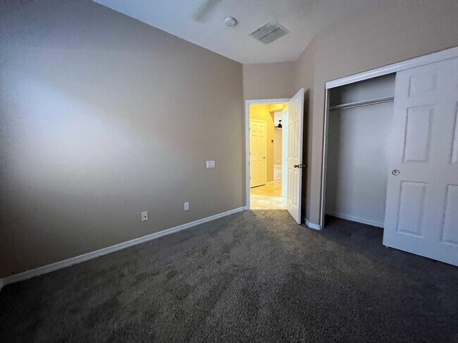 Building Photo - BEAUTIFUL 4 BEDROOM 2 BATHROOM HOME IN PEORIA