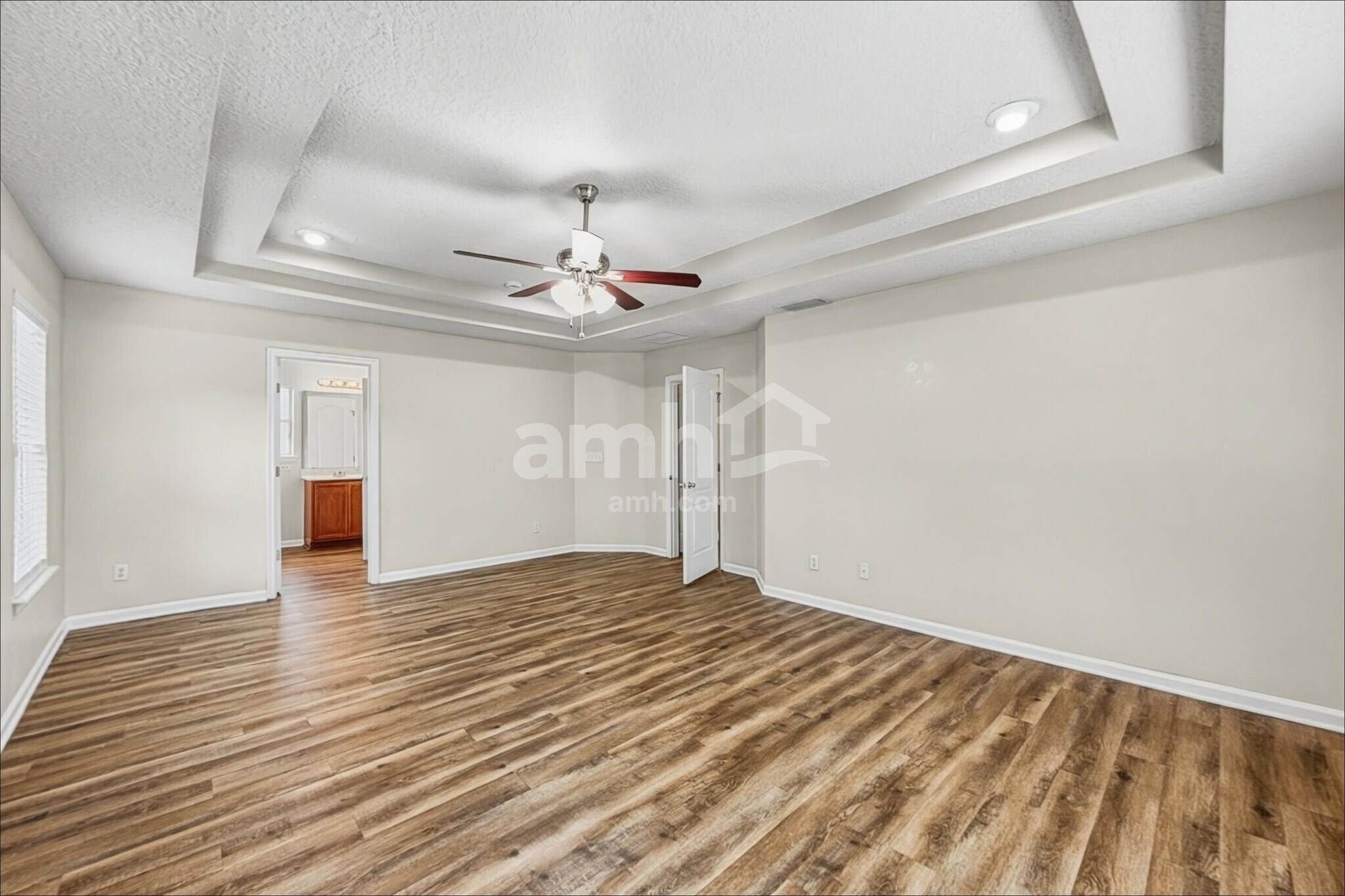 Building Photo - 12336 Deersong Dr N