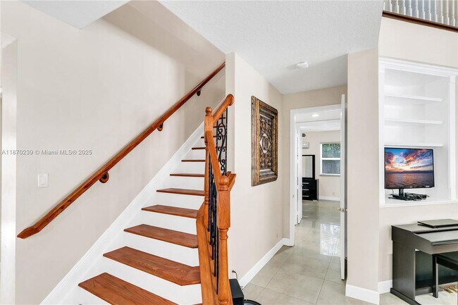 Building Photo - 5280 NW 95th Ave