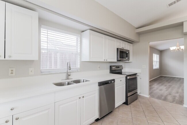 Building Photo - 1005 Brielle Ave