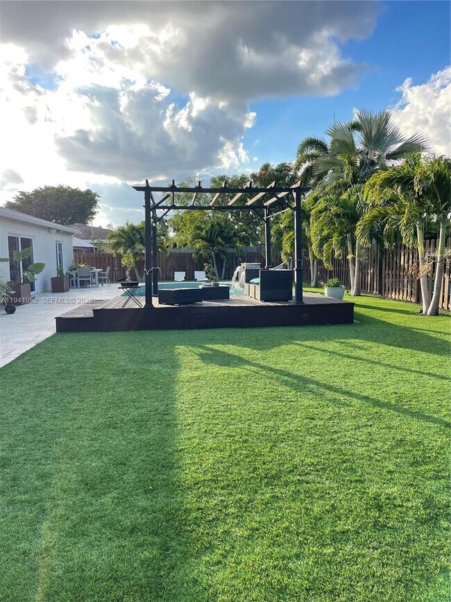 Building Photo - 6901 NW 82nd Ct