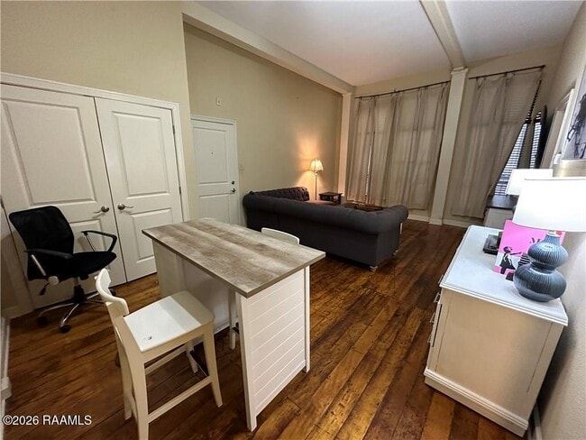 Building Photo - 333 Julia St