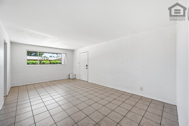 Building Photo - 4711