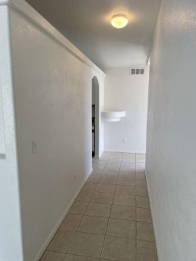 Building Photo - LAKE1335