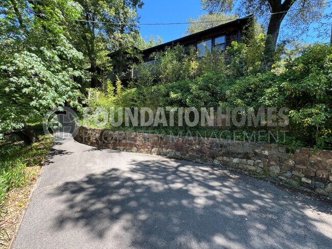 Picturesque 1BR/1BA Ross Cottage! A/C! De... - Picturesque 1BR/1BA Ross Cottage!  A/C! De...