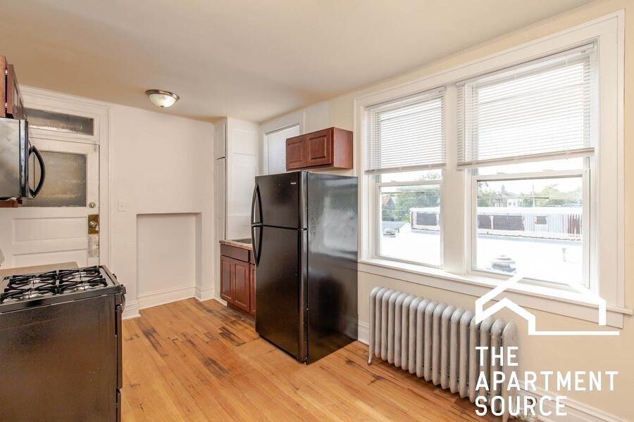 Building Photo - 5011 W Cermak Rd
