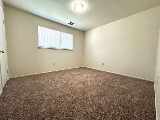 Building Photo - 525 Downing Ln