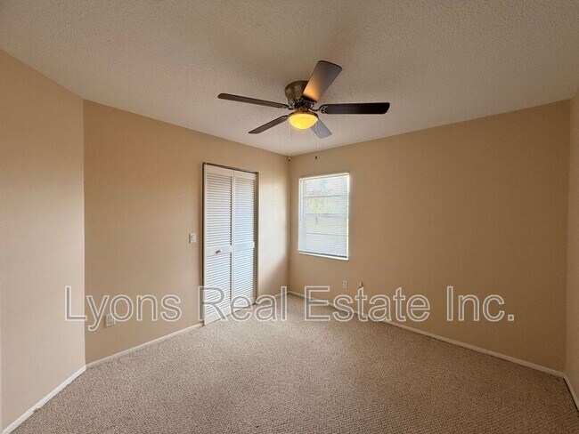 Building Photo - 25043 Palisade Rd