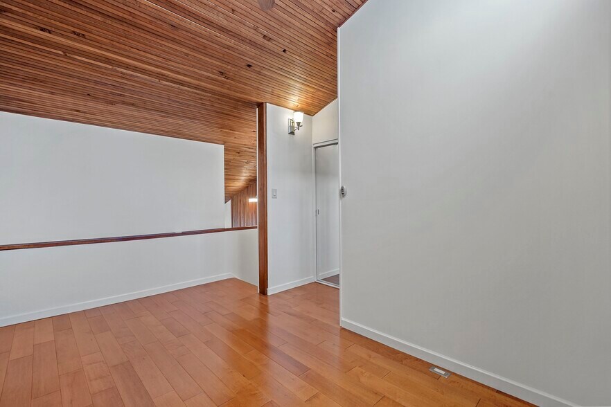 Bedroom - 271 S Church Ln
