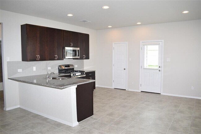 Building Photo - 117 Keltic Dr