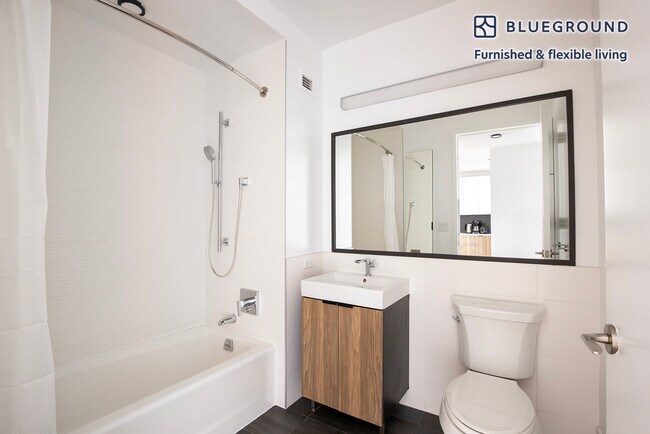 Building Photo - 1-15-15 57th Ave