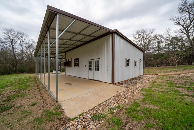 Building Photo - 1284 Buchanan Rd