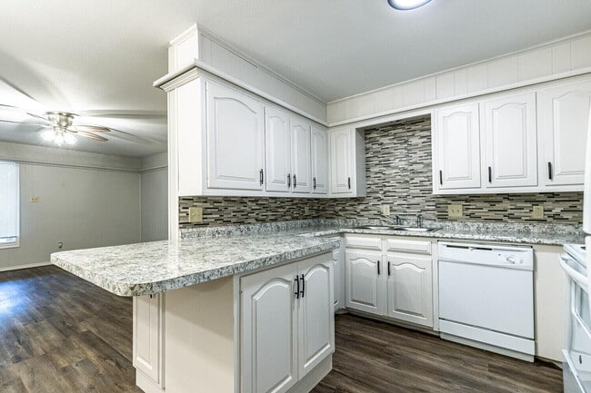 Building Photo - 7005 Geneva Ave