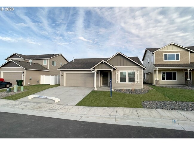Building Photo - A Must see Hermiston Home!!