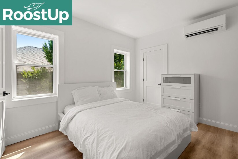 Building Photo - RoostUp Furnished Private Bedroom with Pri...
