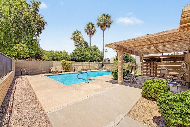 Building Photo - Furnished Luxury Condo in Guard-Gated Casa Del Monte | Prime Old Town Scottsdale Location