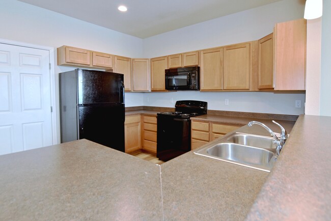 NEW oven/range, dishwasher and microwave - 6349 Orchard Park Dr