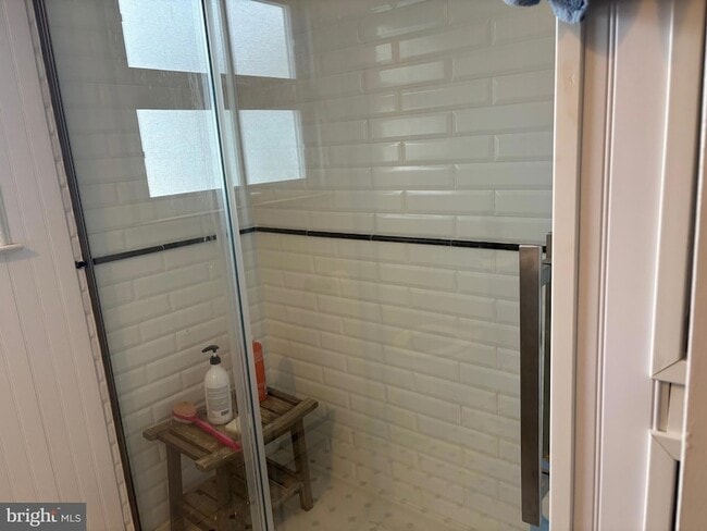 Building Photo - 156 Rodman Dr