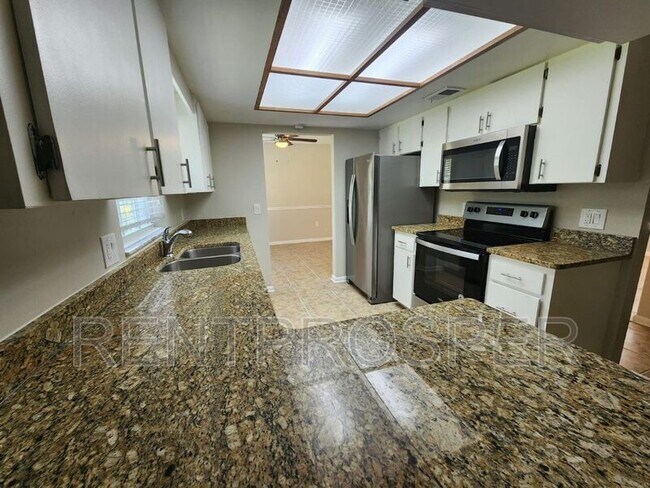 Building Photo - 360 Vincent Dr