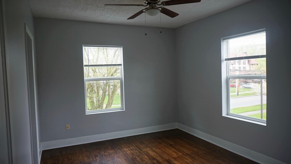 bedroom 1 - 129 N Main St