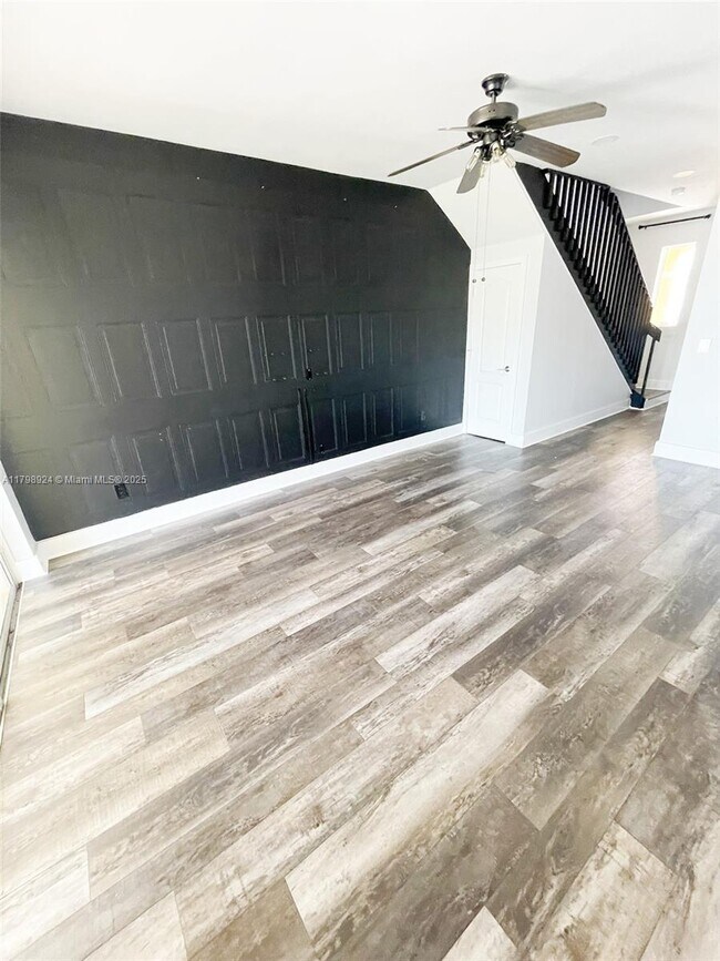 Building Photo - 285 River Bluff Ln
