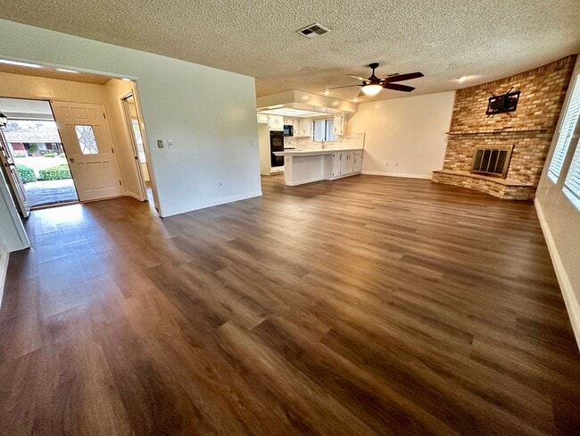 Building Photo - Haggin Oaks Cul De Sac Beauty! Best Schools and Shopping! 3Bed 2Bath $2,750Rent $2,750Deposit App...