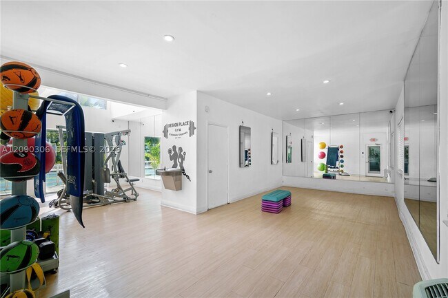 Building Photo - 272 NE 53rd St