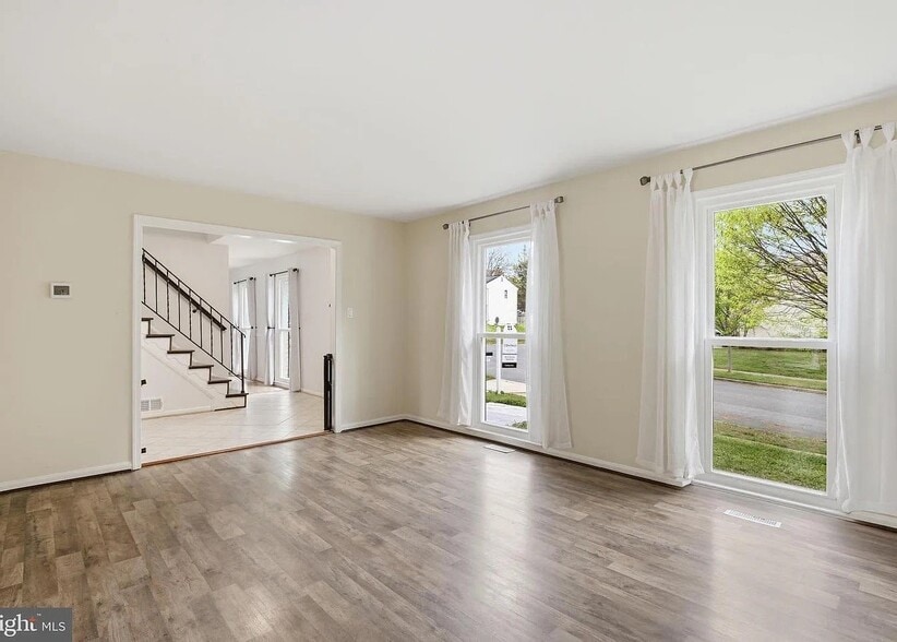 Building Photo - 1551 E Anderson Dr