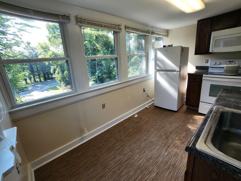 kitchen - 142 Carlton Rd