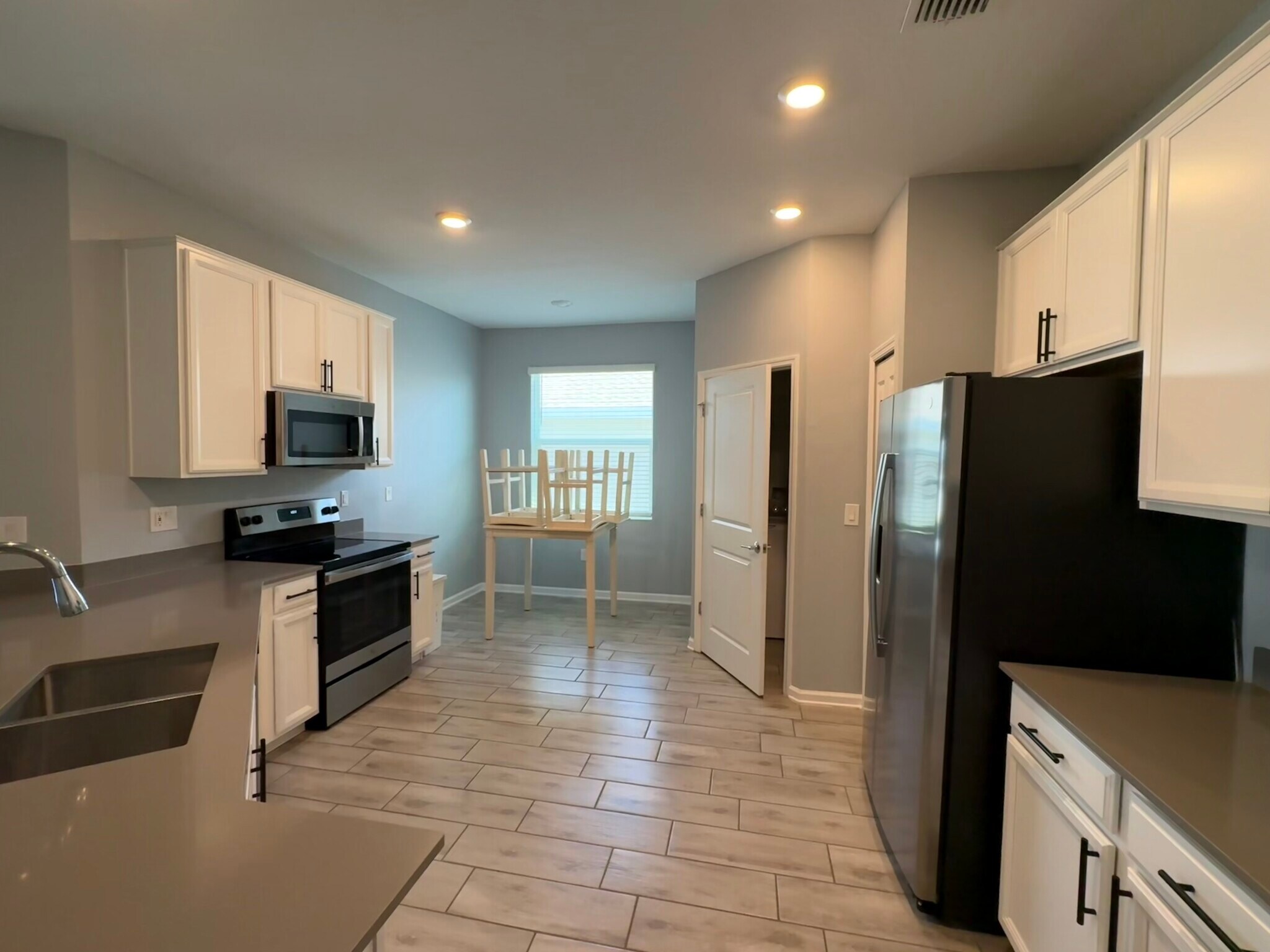 Building Photo - 1185 Saguaro St