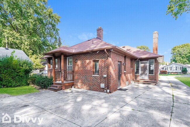 Primary Photo - 150 E 272nd St