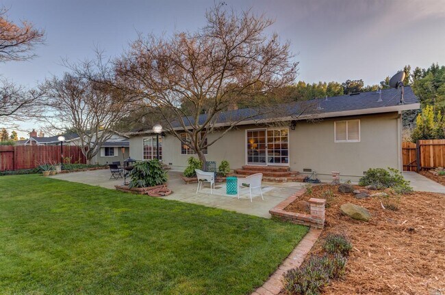 Building Photo - Three Bedroom Single Story Ranch Napa home in Coveted Hidden Valley