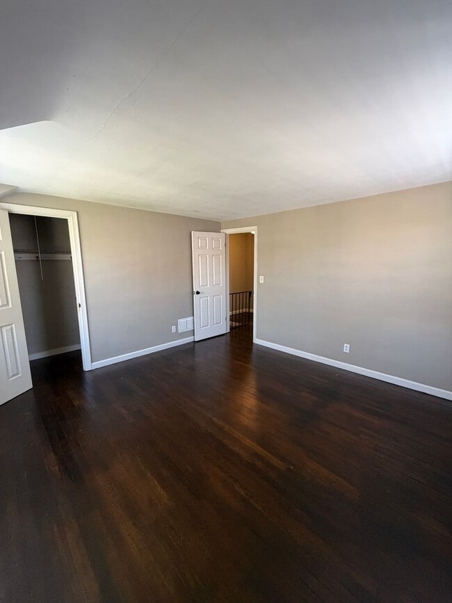 Building Photo - 713 S Broadleigh Rd