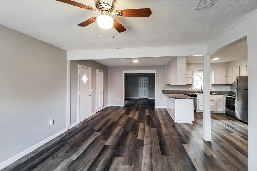 Building Photo - 103 Galahad Dr