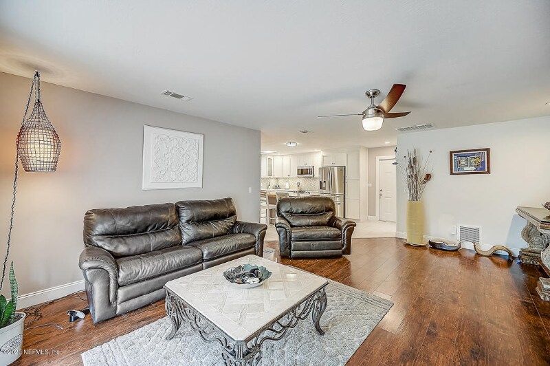 Building Photo - 5556 Floral Ave