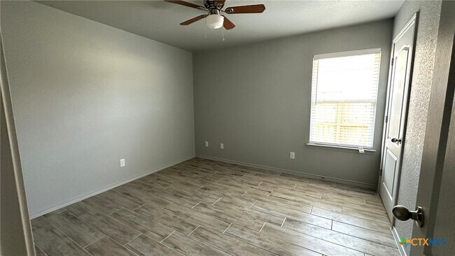Building Photo - 127 Cameron Dr
