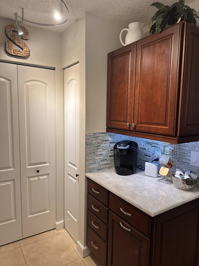 Building Photo - 180 Yacht Club Way