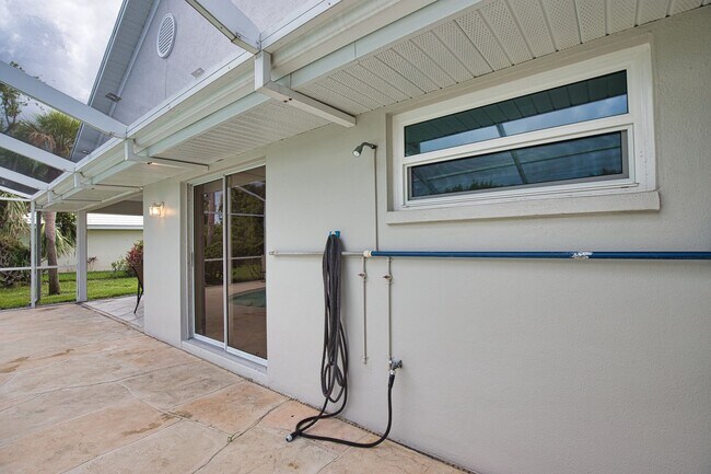 Building Photo - Seasonal Short-Term 2 Bed 2 Bath Heated Pool Villa with a Den in Harrington Lakes at Planation Go...
