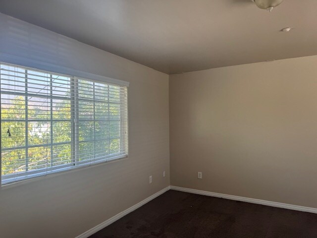 Building Photo - 1231 Saticoy St
